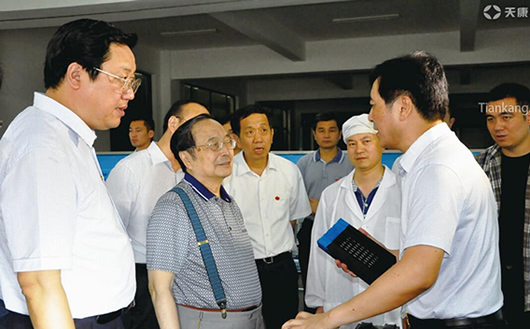 十屆全國(guó)人大常委會(huì)副委員長(zhǎng)蔣正華 十屆全國(guó)人大常委會(huì)副委員長(zhǎng)蔣正華